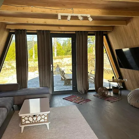 A Frame House Slavuljica *