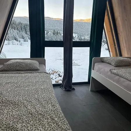 A Frame House Slavuljica Chalé